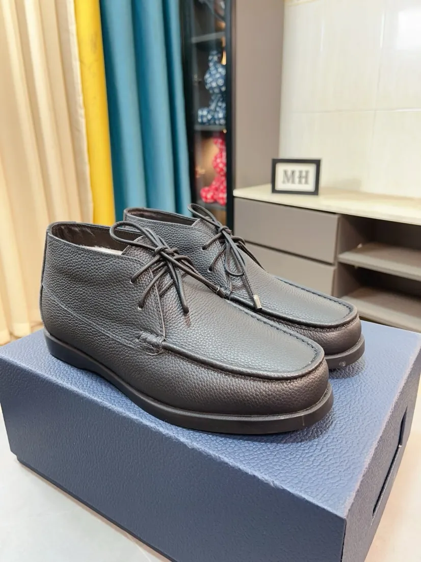 Men's shoes 💰600🌹🌹【UGG】✨The most popular series, a must-have for stylish men 😱The latest limited edition at the counter🍃Top export foreign trade order, counter packaging. Designed with high-end textured matte cowhide➕The simulated wool is beautiful, and the collar surface presents a clear texture, which is friendly without losing the foundation. 👀 Casual roll rope lace-up style✨Thick stitching to reinforce the sole, natural rubber sole🍎The collar makes walking more comfortable and relaxed. 38_44 code
